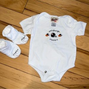Steelers onesie and booties 0-6 mo.